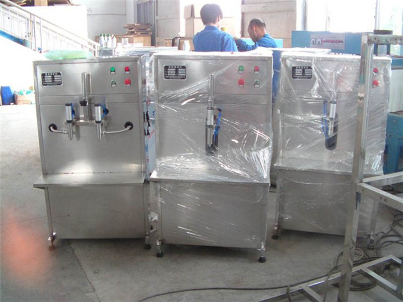 小型白酒自动灌装机 小型白酒自动灌装机