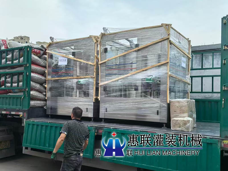 两台全自动白酒灌装机发货内蒙古