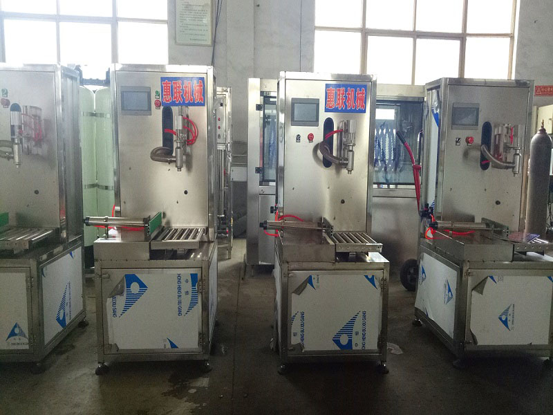 称重式大剂量白酒灌装机